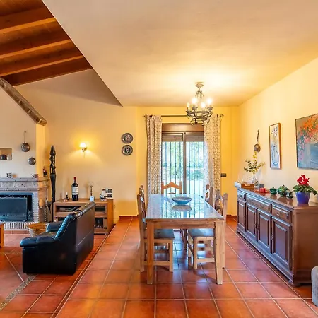 Cubo's Salvadora Rural House *